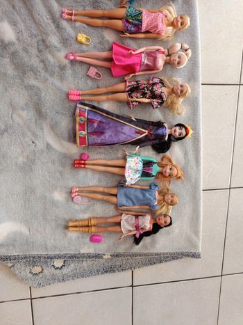 Lot de 10 barbies
