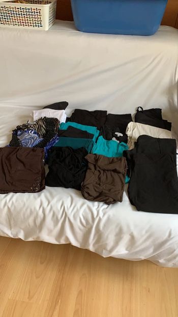 Lot de 18 vêtements de grossesse