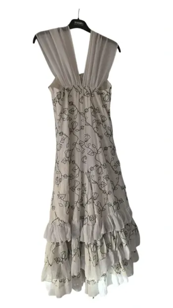 Robe élégante à volants motifs floraux noirs