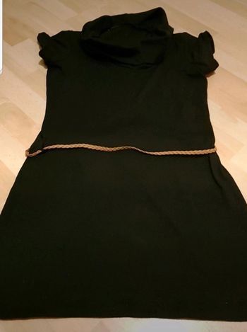 Robe pull noire avec ceinture camel
