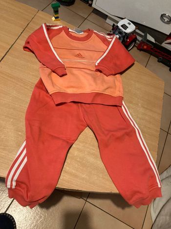 Enseigne joggings adidas taille 24 moi