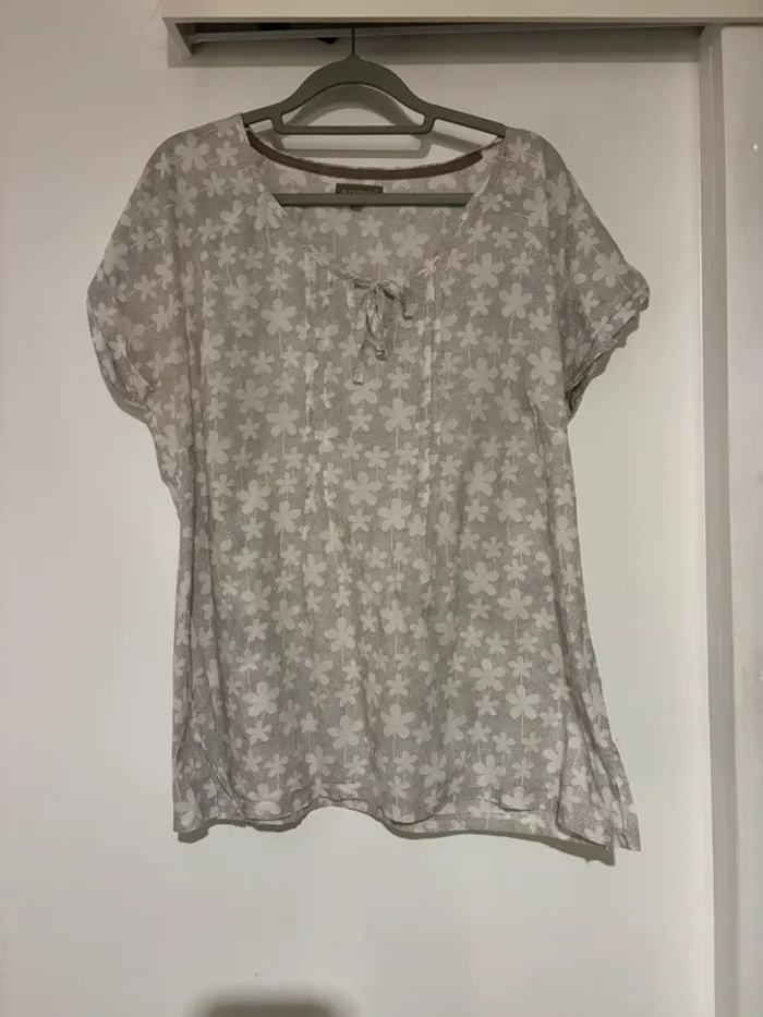 Top femme col V In extenso taille 42/44 en très bon état