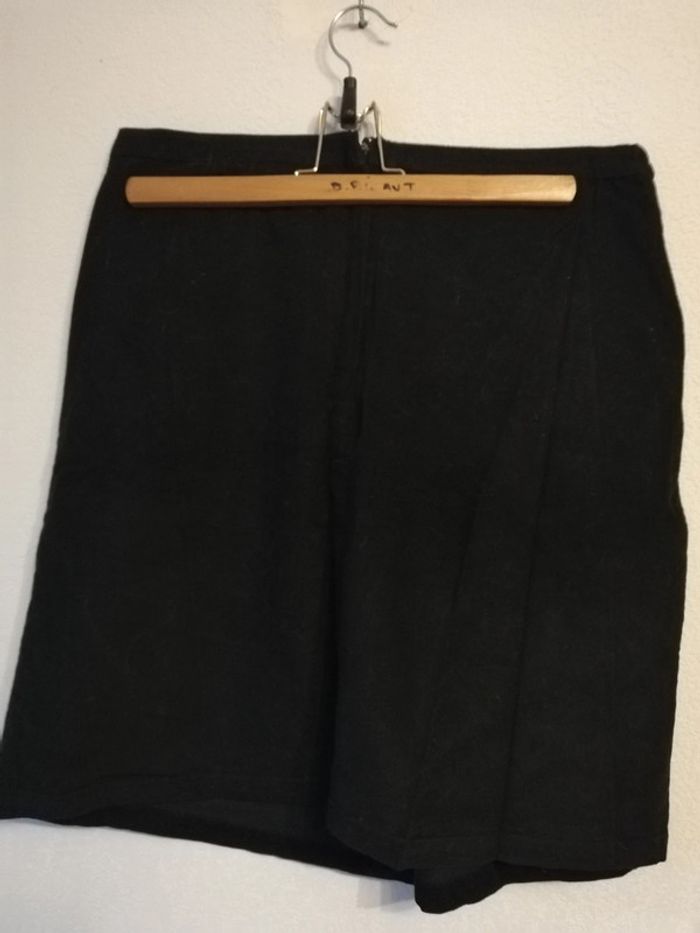 Jupe t. 44 velours noir et motifs. Figure libre - photo numéro 2