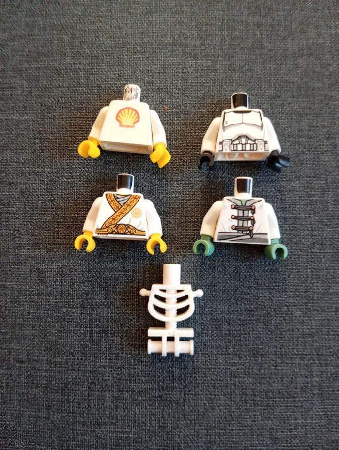 5 torse figurines lego