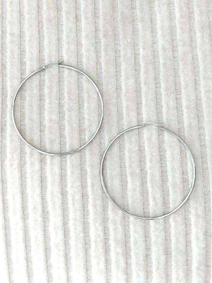 Magnifique paire de créoles couleur argenté - photo numéro 2