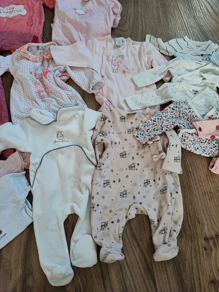 Lot bodys et pyjamas - photo numéro 3