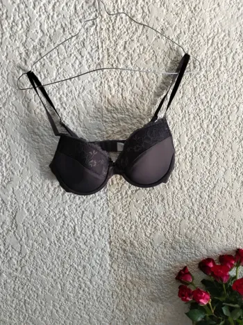 Soutien gorge rembourré neuf noir T 90