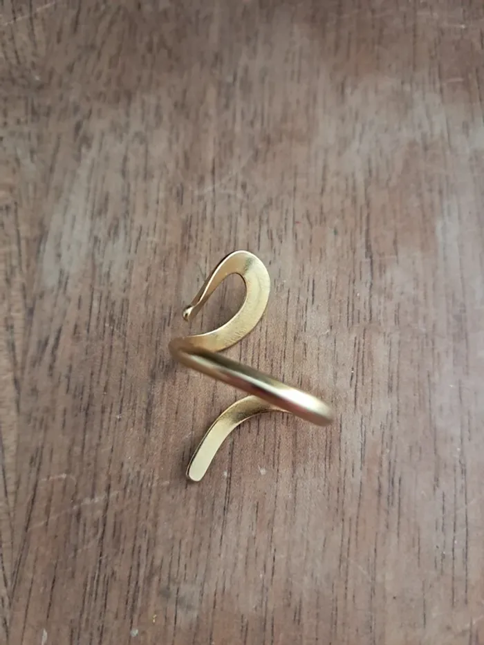 Bague dorée fantaisie moderne - photo numéro 5