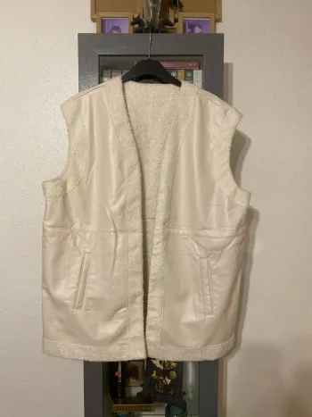 superbe veste sans manche simili cuir écru 2xl = 52 neuve SHEIN Curve