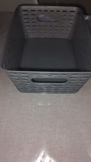 🧺 Panier de rangement gris – Pratique & moderne – Très bon état