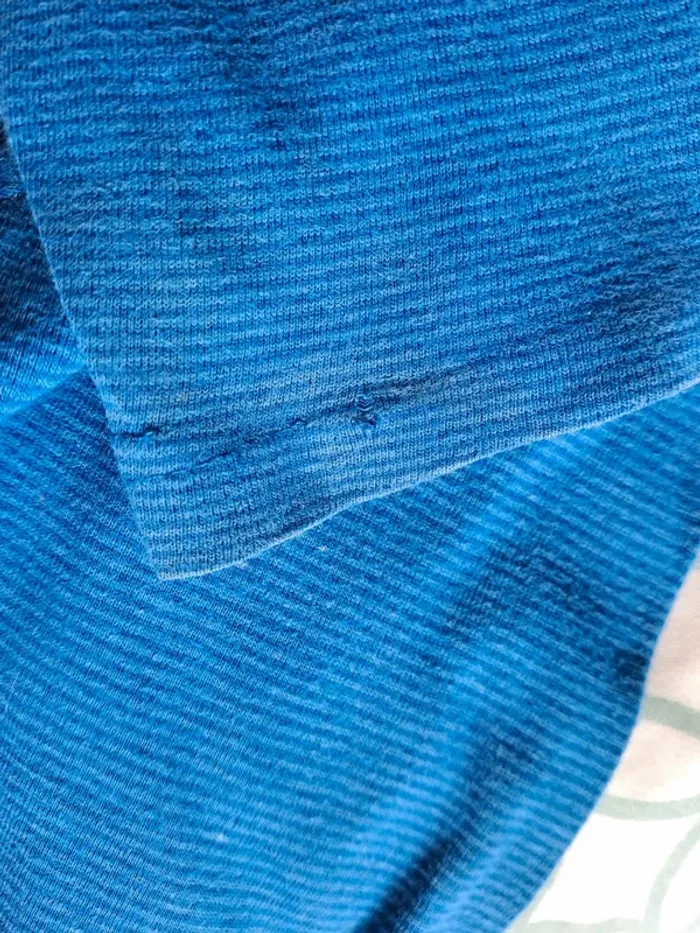 T-shirt Garçon ML  bleu influx étiquette coupée 8-10 ans 1 mini accroc prix mini - photo numéro 5