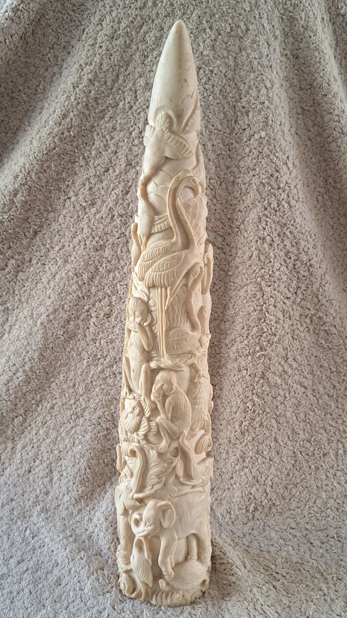 🗿 Décoration défense en résine gravée d'animaux - photo numéro 4