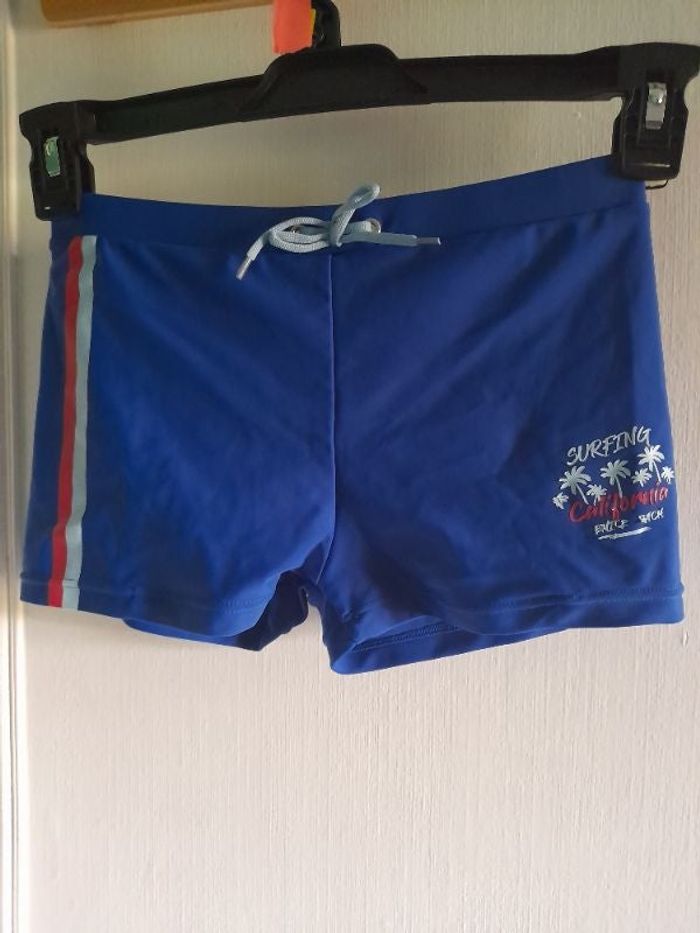 Maillot bain garçon très bon état