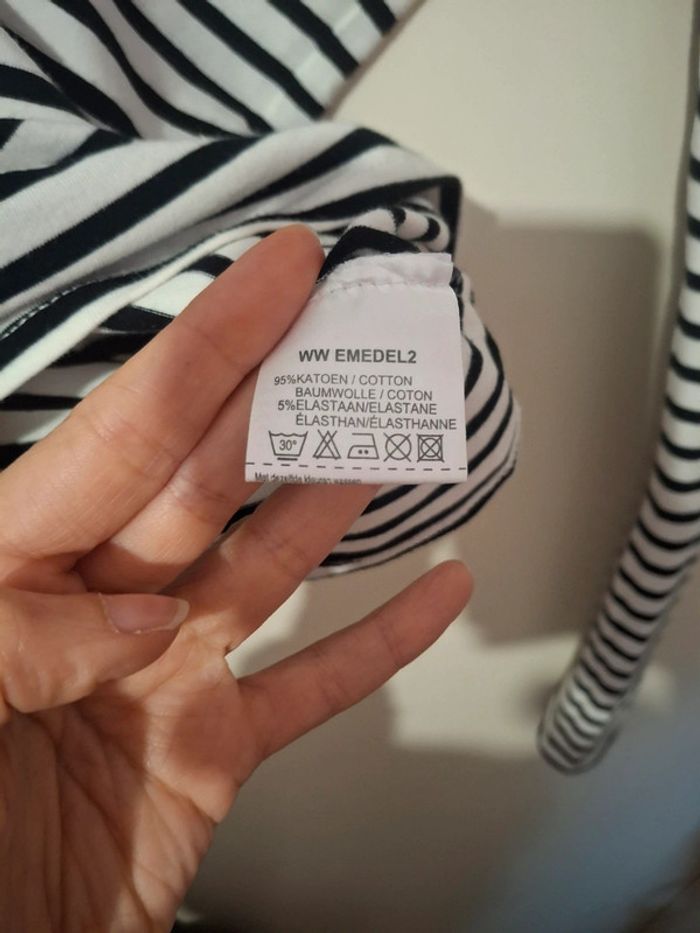 Monomanche ligné noir et blanc/épaule dénudée - taille M - neuf sans étiquette - photo numéro 5