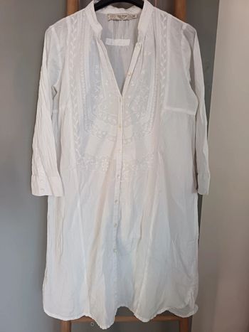 Belle robe en coton blanche