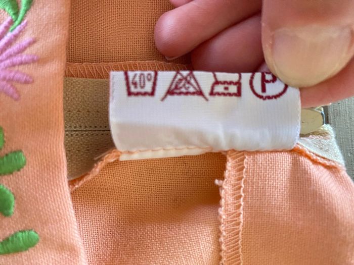 Robe vintage Bragard de service abricot avec broderies taille 40 / 42 - photo numéro 13