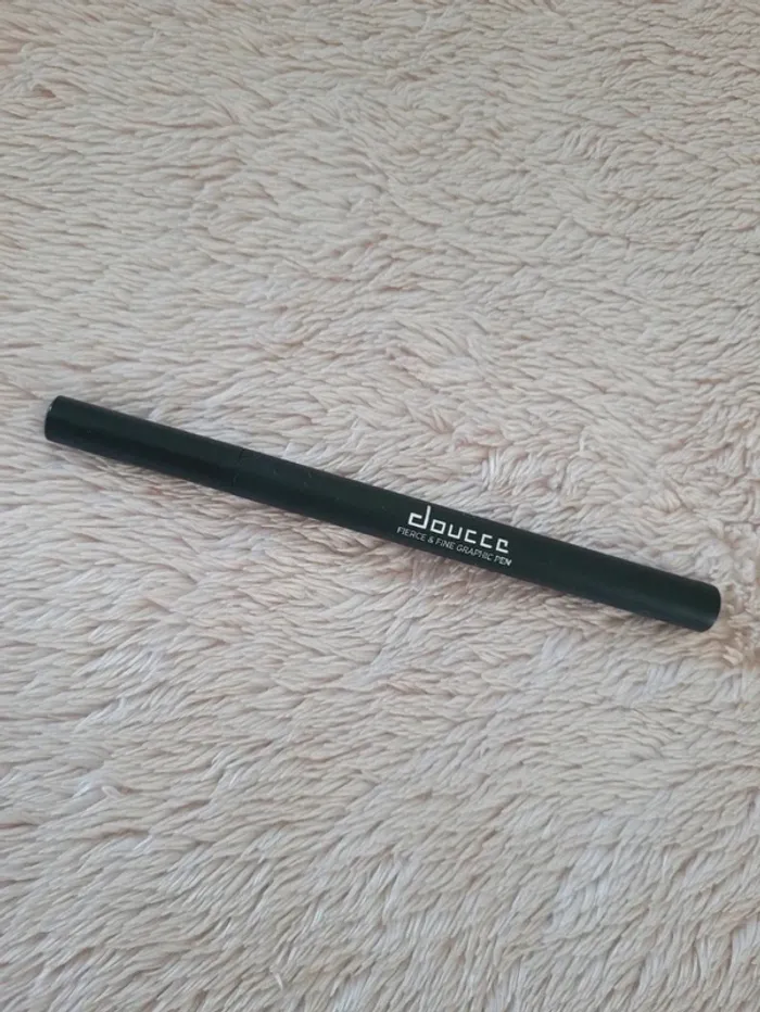 Eye-liner noir Doucce