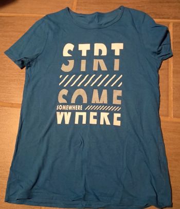 T-Shirt sport t. 12-13 ans