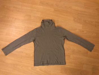 T-shirt col roulé taille 8 ans