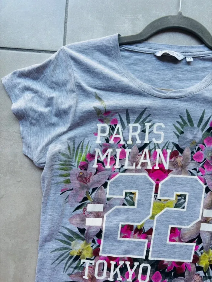 Magnifique t-shirt floral New Look neuf - photo numéro 2