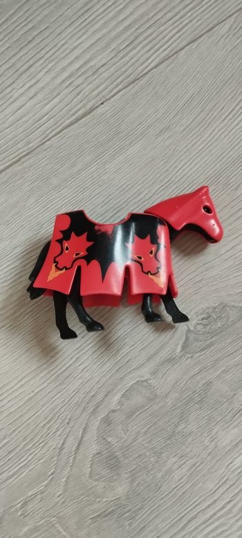 Cheval cape rouge playmobil 
