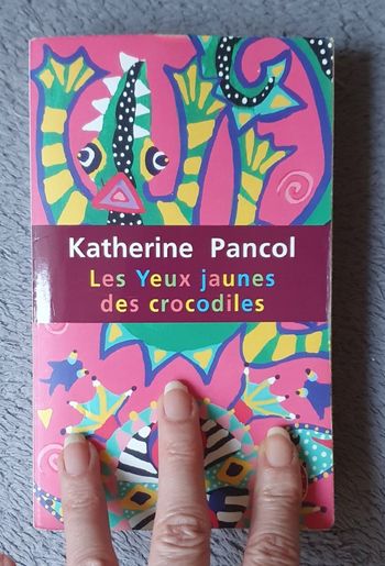 Roman d'amour, de type feel good book "Les Yeux jaunes des Crocodiles" / K. Pancol aux Éd. Le LDP