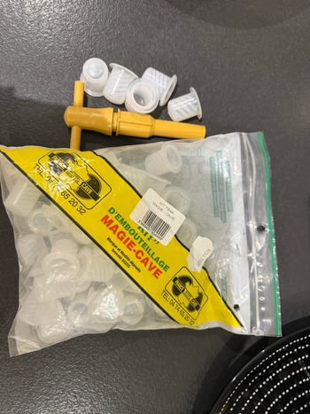 Bouchons plastique de cave et tire bouchon