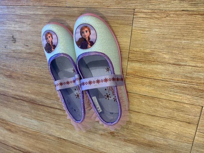 Chaussons élastiques taille 30 Disney - photo numéro 3