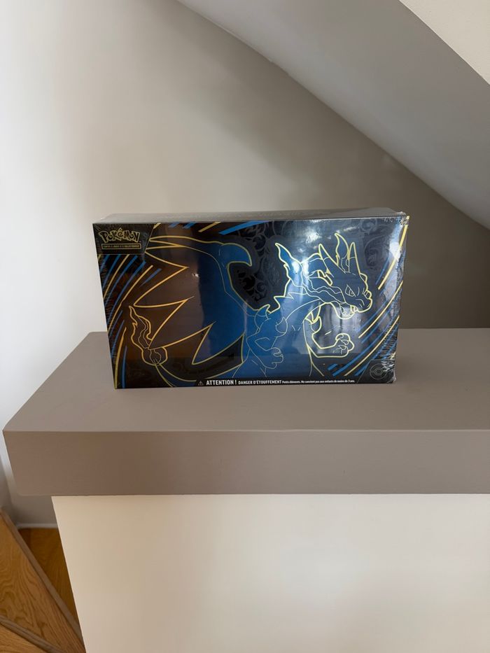 Pokémon - Coffret 18 Boosters - Collection Ultra Premium UPC : Dracaufeu X Ex ME02