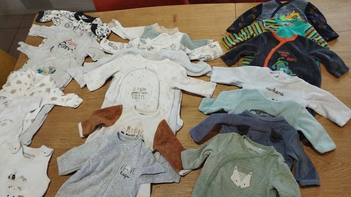 Lot vêtements bébé garçon – Taille 1 mois - photo numéro 3