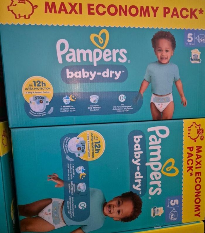 2 cartons de couches Pampers taille 5