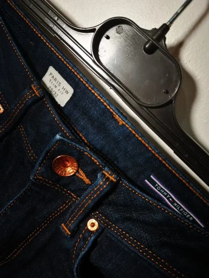 C30 jeans marine Tommy Hilfiger w25 - photo numéro 3