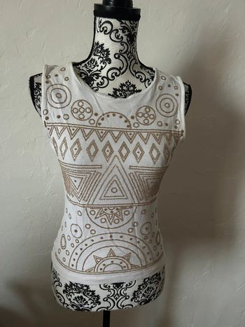 Top blanc paillettes dorées 🥰 taille 36