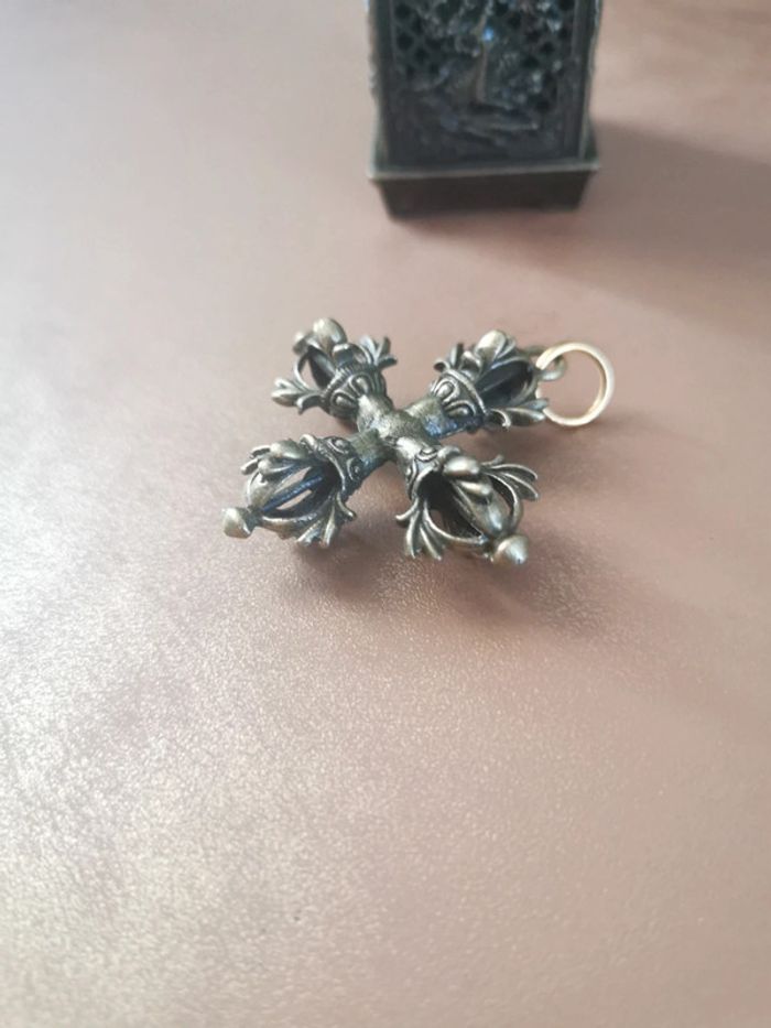 Pendentif de prière bouddhiste - photo numéro 2