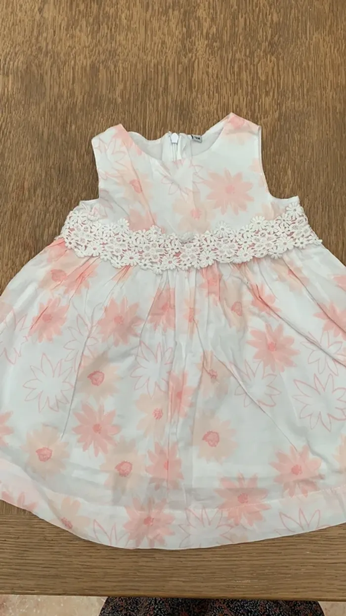 Robe blanche et rose 12 mois