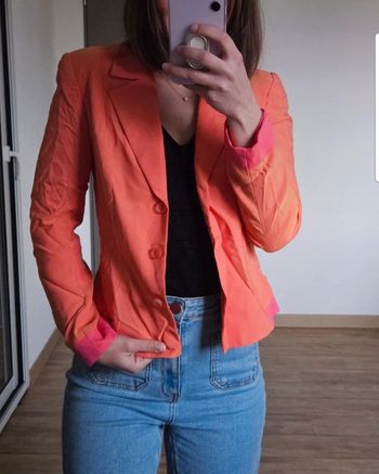 Veste blazer rose et orangée de chez Helena Sorel