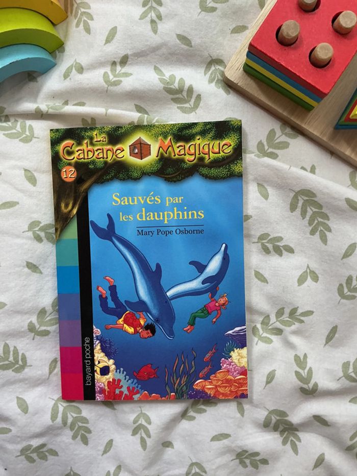 livre la cabane magique tome 12 sauvés par les dauphins - photo numéro 2