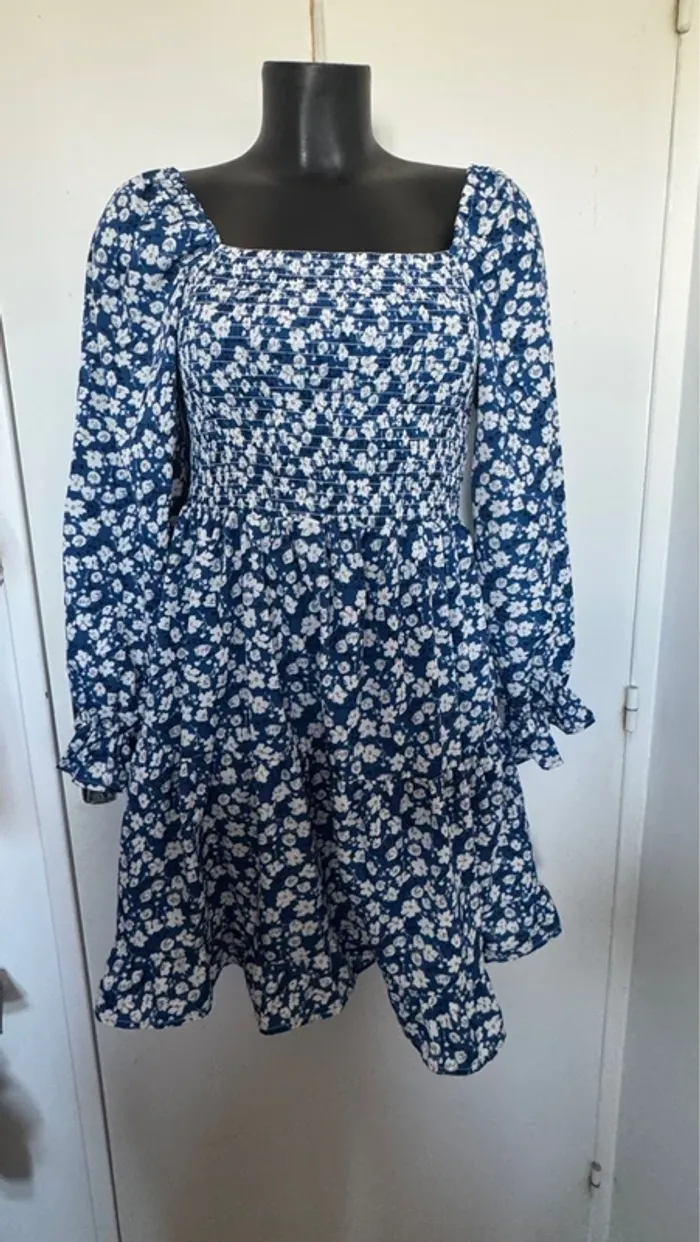 Jolie robe froufrou bleue fleurie M
