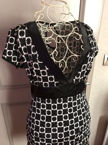 Robe noire et blanche S