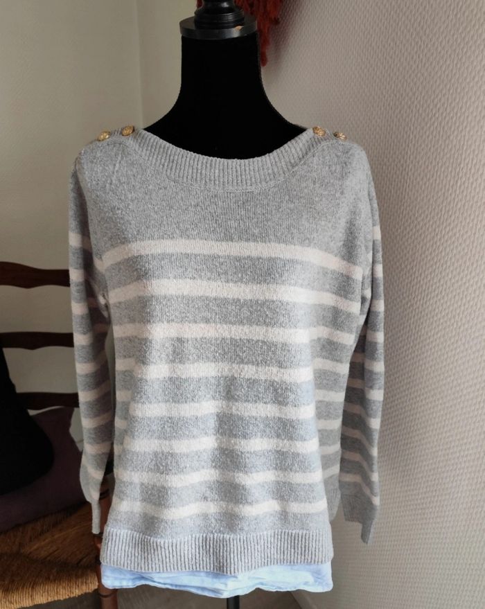 Pull rayé gris