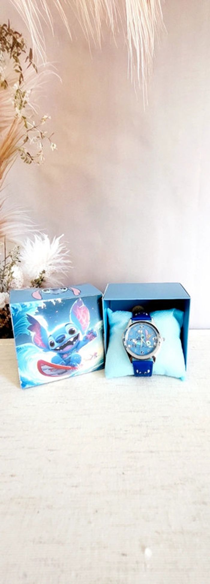 Montre Stitch bleue avec boîte cadeau - Enfant / Disney fan - photo numéro 2