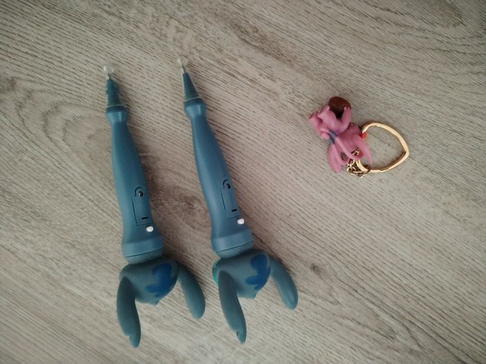 Stylos lumineux stitch et porte clé angel - photo numéro 2