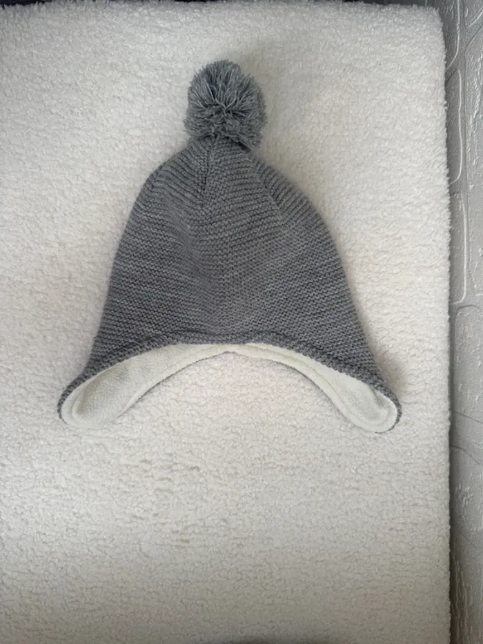 Bonnet hiver • Kiabi • taille 6 / 12 mois