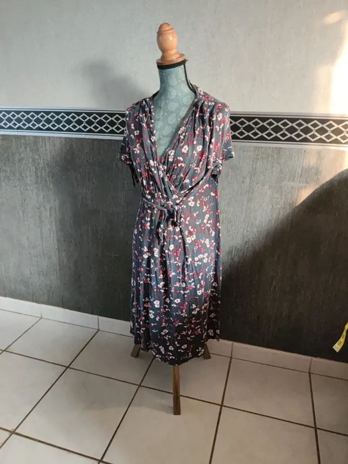 Robe taille 46/48 col v