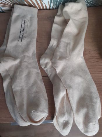 Lot de 2 paires de chaussettes lire l annonce