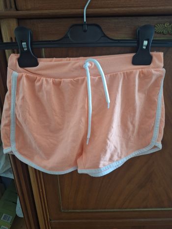 Short fille