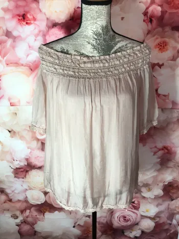 Blouse en soie rose .