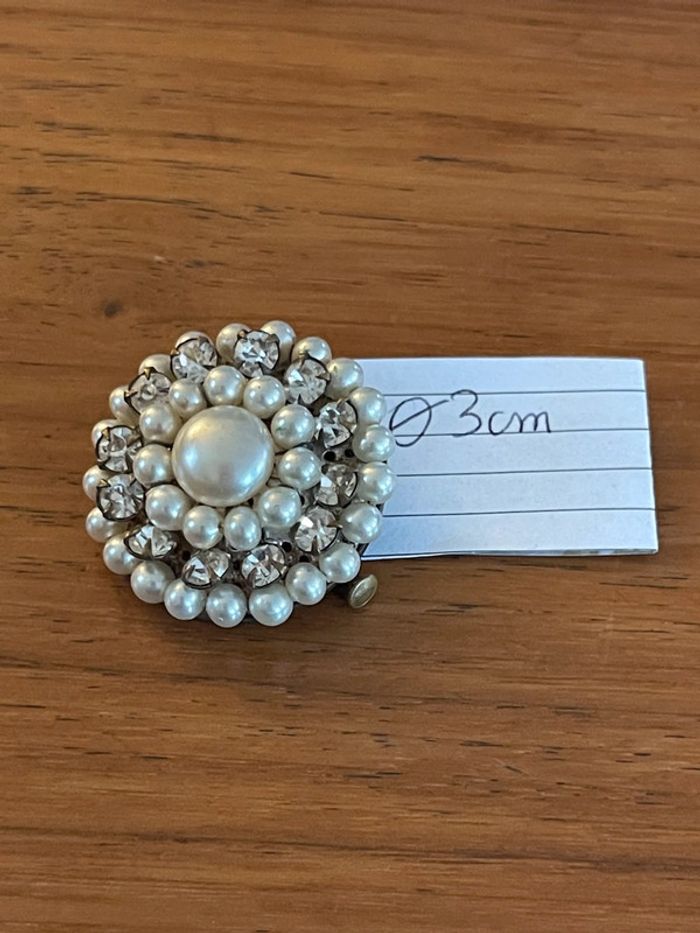Broche ronde fleur vintage perles et pierres - photo numéro 4