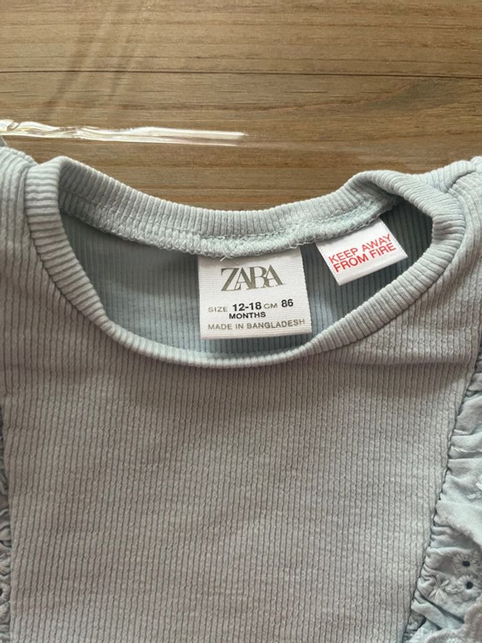T-shirt bleu ciel Zara 12-18 mois - photo numéro 2