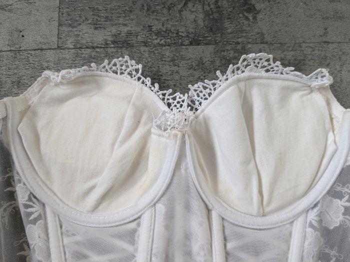 Guêpière blanche / Bustier mariage 85C - photo numéro 4